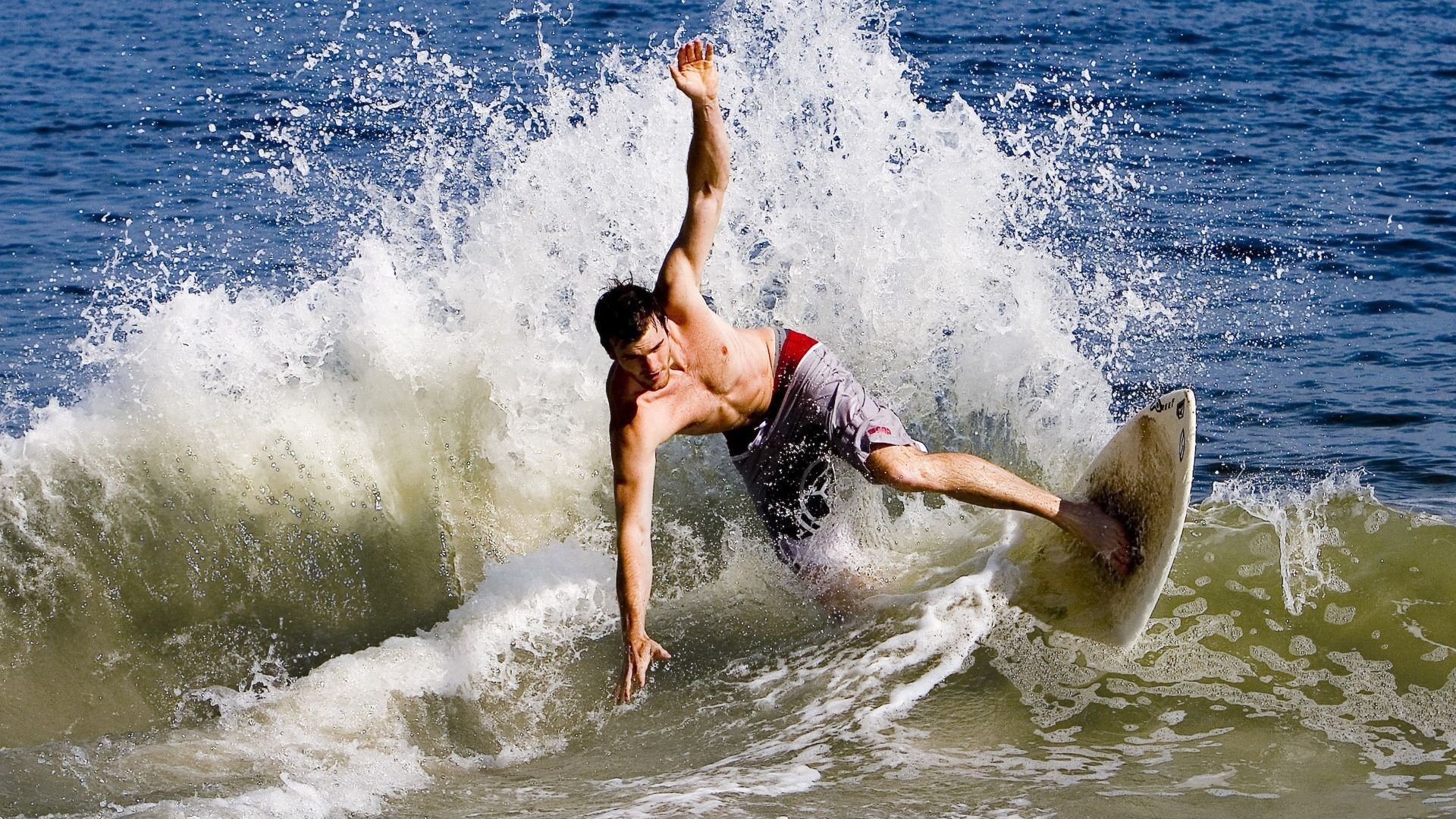 利物浦前途光明！詹姆斯新星表现优异表现突出全场沸腾不已